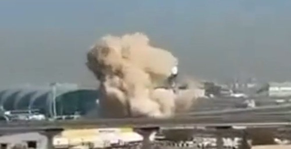 Momentul în care o dronă cade în apropierea aeroportului din Dubai. Martor: „Clădirea s-a zguduit”