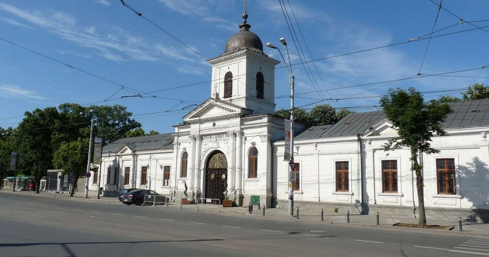 Inscripția de pe cavoul lui Mircea Lucescu: „Ranguri, glorie, bogăție…”. Antrenorul și-a pregătit mormântul cu zece ani înainte