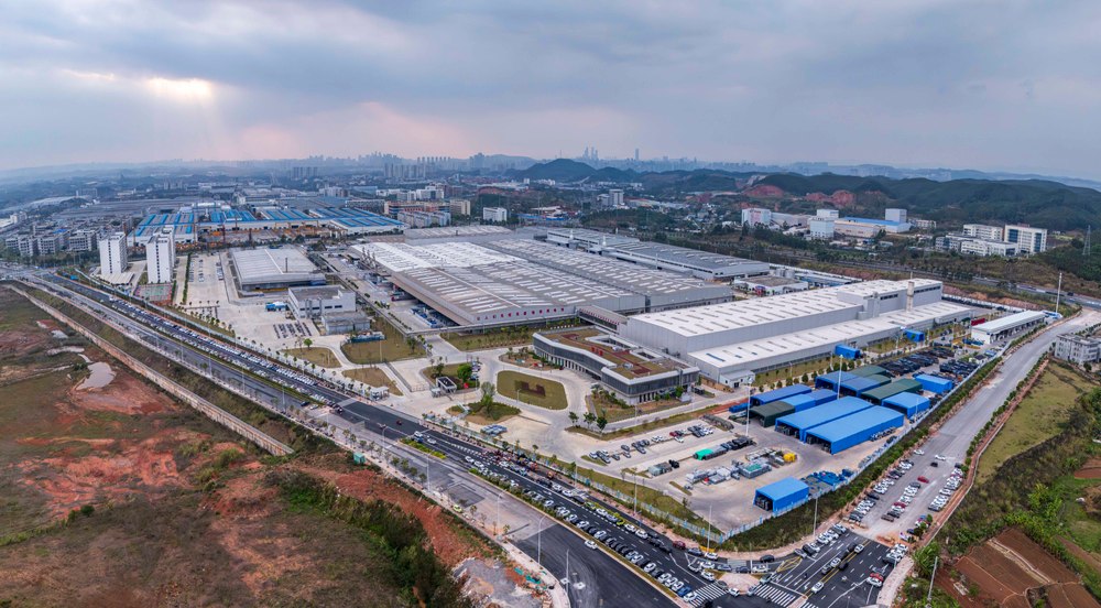 „Nu vom supraviețui”. Detaliul remarcat în fabricile auto din China le dă coșmaruri giganților auto