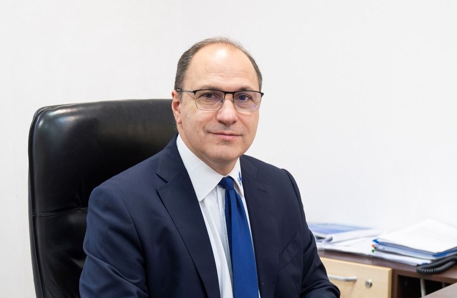 Ministrul Educației propune bani în plus pentru profesorii care muncesc peste 40 de ore pe săptămână