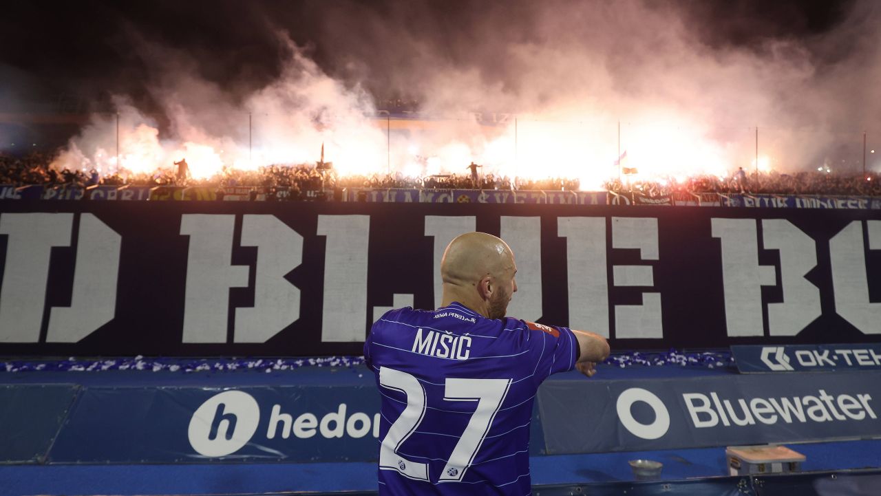 Show cu Bad Blue Boys după ce Dinamo Zagreb a devenit campioană în Croația înainte să joace!