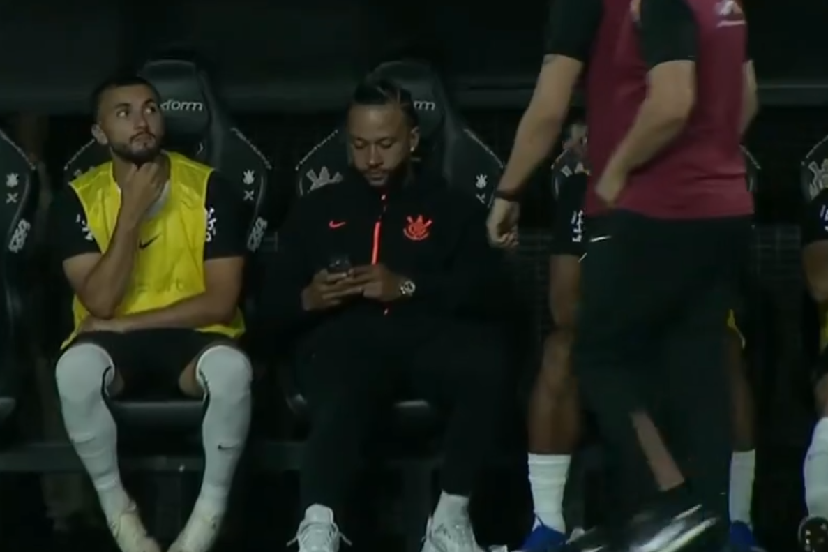 Controversă în Brazilia! Depay, certat de stafful tehnic pe banca de rezerve