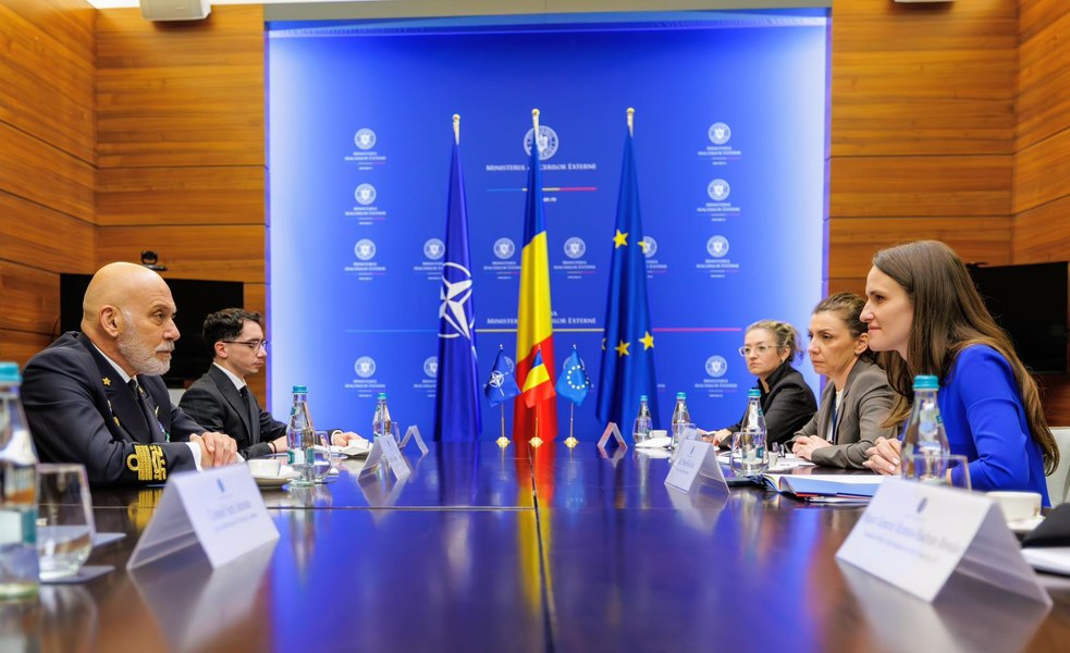 Oana Țoiu și șeful Comitetului Militar al NATO, discuții despre securitatea Flancului Estic și incidentele cu drone în România
