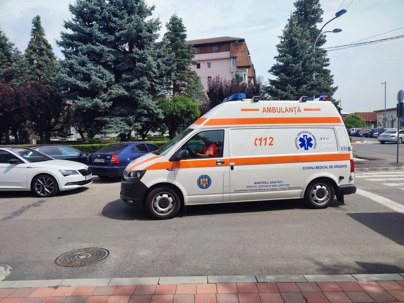 Moarte suspectă în Buzău. O femeie de 55 de ani, descoperită într-o baltă de sânge, în propriul apartament