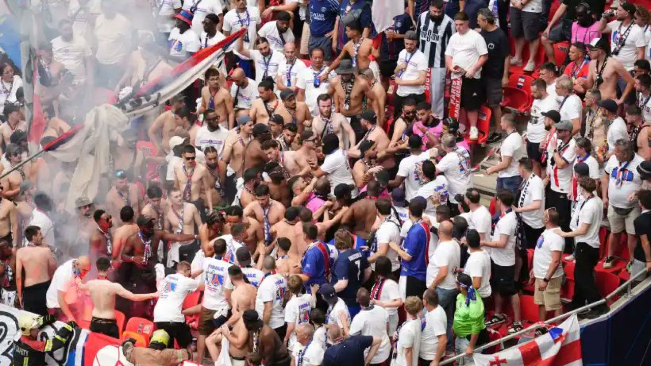 Ca în filmele cu proști! S-au luat la bătaie între ei la PSG