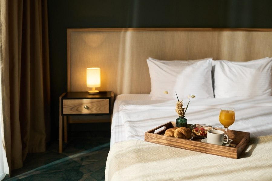 De ce hotelurile folosesc doar prosoape și lenjerii albe? Ar trebui să facem la fel și acasă