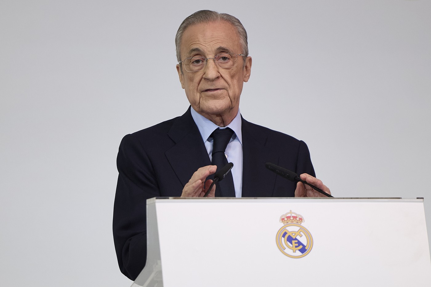 ”Revoluție” la Real Madrid, după titlul pierdut în fața Barcelonei! Vedetele puse pe lista de transferuri de Perez