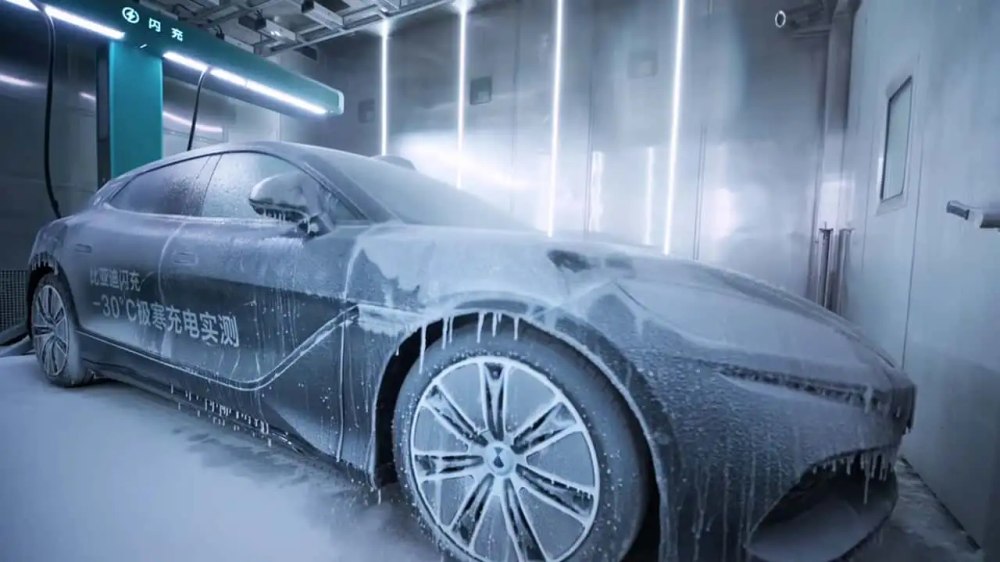 Gigantul auto chinez BYD uimește lumea: încărcare în 12 minute la temperaturi de -30°C