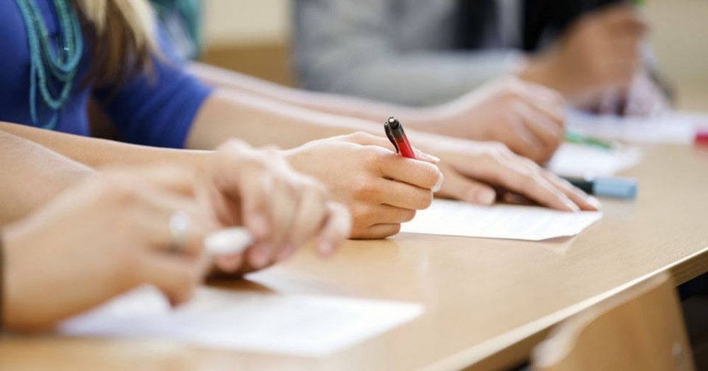 „Un bacalaureat de mântuială”. O profesoară cu zeci de ani la catedră acuză că examenul a fost simplificat deliberat pentru a crește promovabilitatea