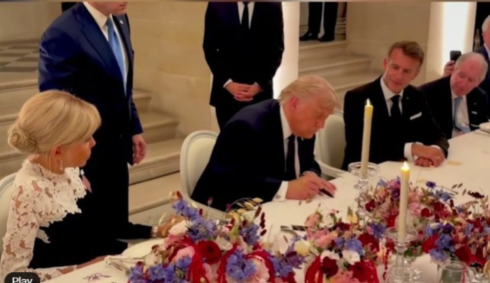 Trump a semnat acordul cu Iranul la lumina lumânărilor de la Versailles. Imagini din locul cu „mult aur”, pe care liderul american voia să-l vadă