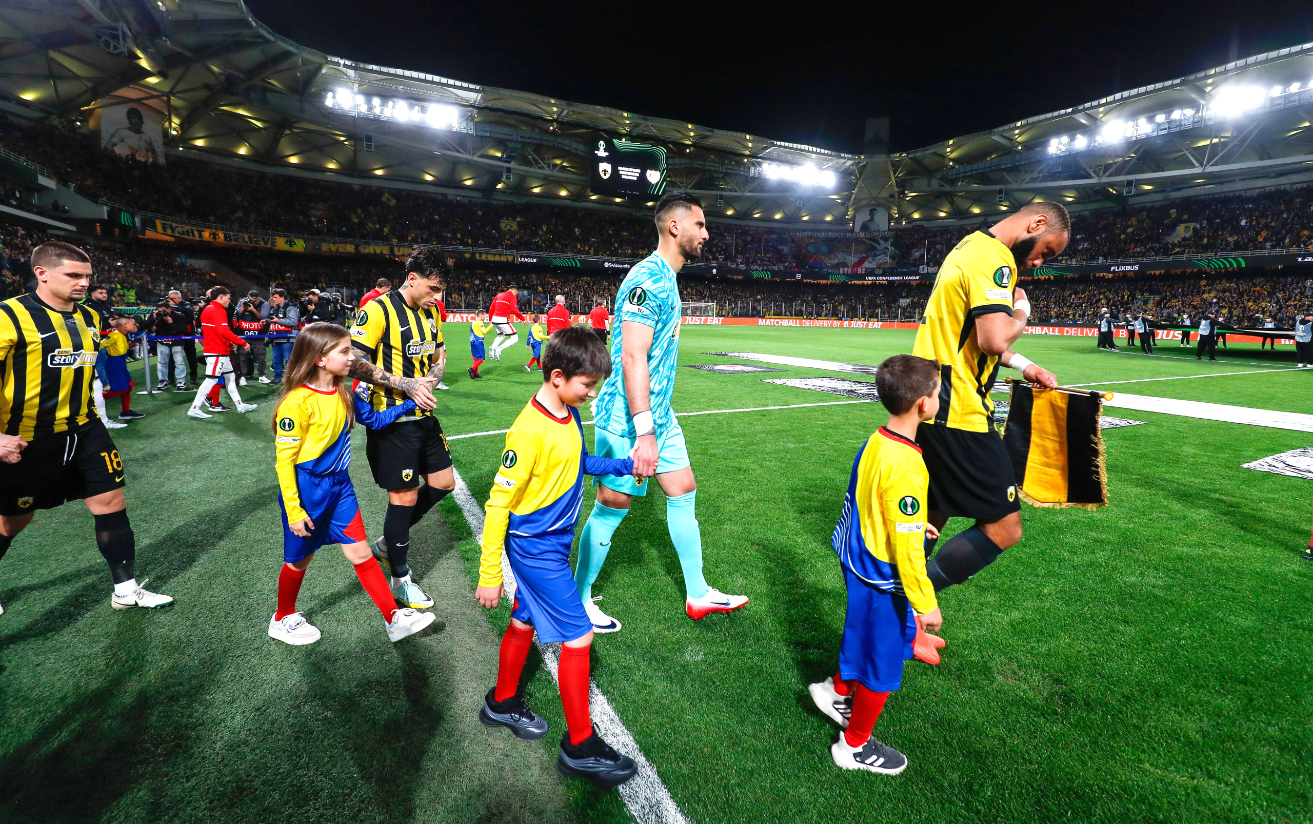 Meciul românilor în Europa: AEK -1! Marin și Rațiu, diferență neverosimilă la notele primite