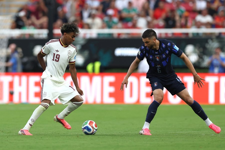 Spania a eliminat Uruguay, echipa Insulelor Capului Verde merge în „16”-imi!
