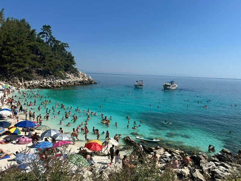 Turiști români în Thassos, acuzați că au plecat fără să plătească o consumație de 43 de euro: „Foarte urât, domnilor! / Probabil erau daci prea liberi”