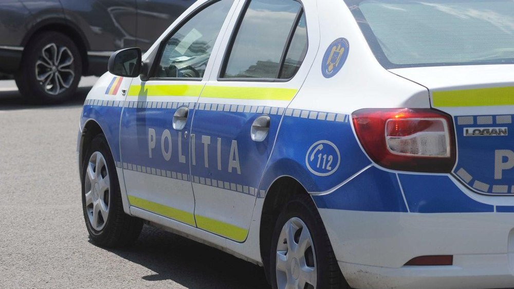 Momente tensionate în Sectorul 4. Un bărbat s-a baricadat în casă cu familia și amenința că se va sinucide. A fost scos de mascați