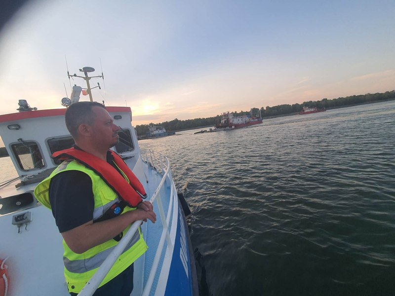 Pericolul nu a trecut la Cernavodă, deși nivelul Dunării a crescut. Avertisment privind barjele de la Bala: „Curenții sunt foarte imprevizibili”