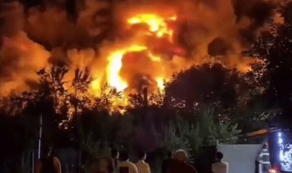 Incendiu violent în București: a luat foc o hală din Sectorul 1. Autoritățile au emis un mesaj RO-Alert
