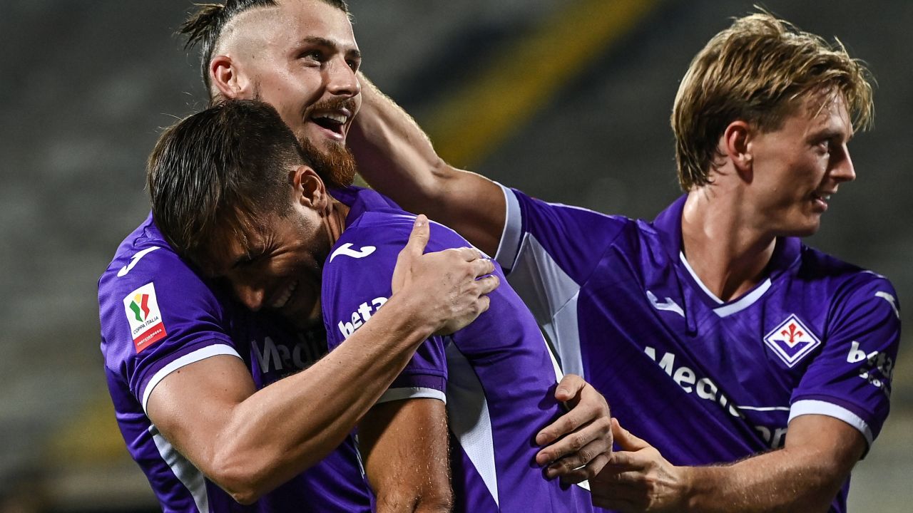 Fiorentina -1. Radu Drăgușin, assist la debut și aplaudat de suporteri