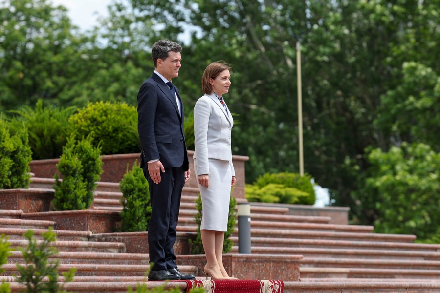 Care sunt șansele ca R. Moldova să renunțe la independență pentru a intra în UE. Scenariul unirii cu România, analizat de presa internațională