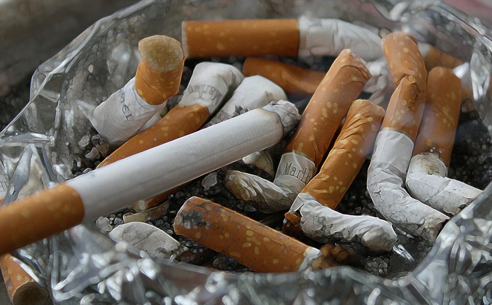 Țigările și vape-urile ar putea costa mai mult: noile taxe negociate de UE și impactul pentru România