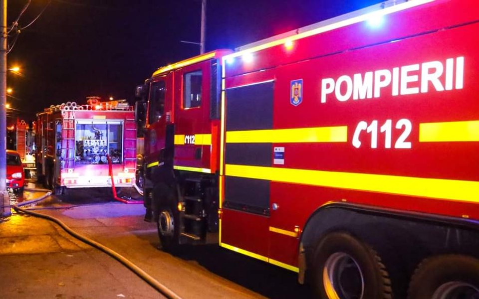 Incendiu la Institutul Fundeni: 37 de pacienți evacuați de pe etajul afectat. De la ce ar fi pornit