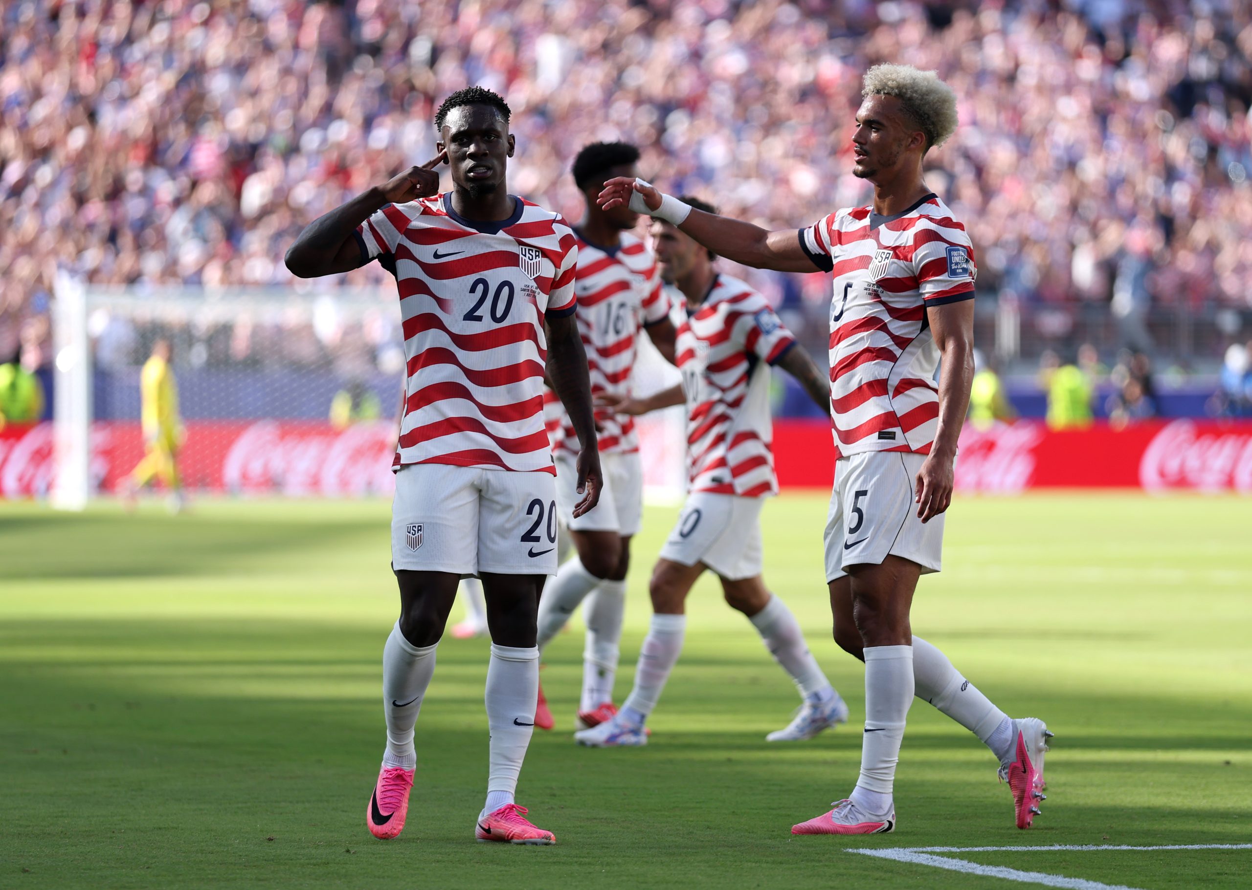 SUA -0. Americanii s-au calificat în optimile Cupei Mondiale, cu om în minus!