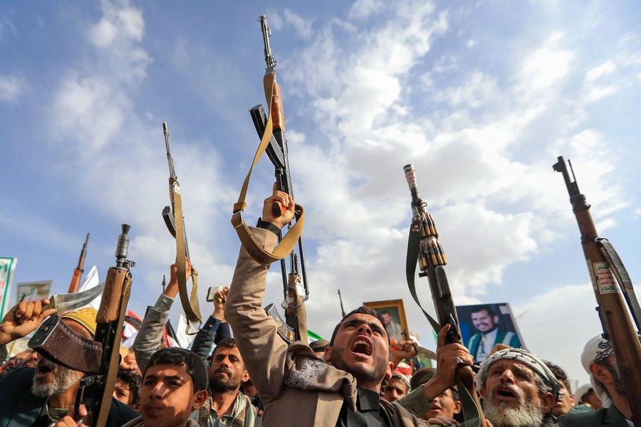 Rebelii houthi au atacat cu rachete și drone mai multe ținte din Arabia Saudită. Facilități Aramco, printre obiective