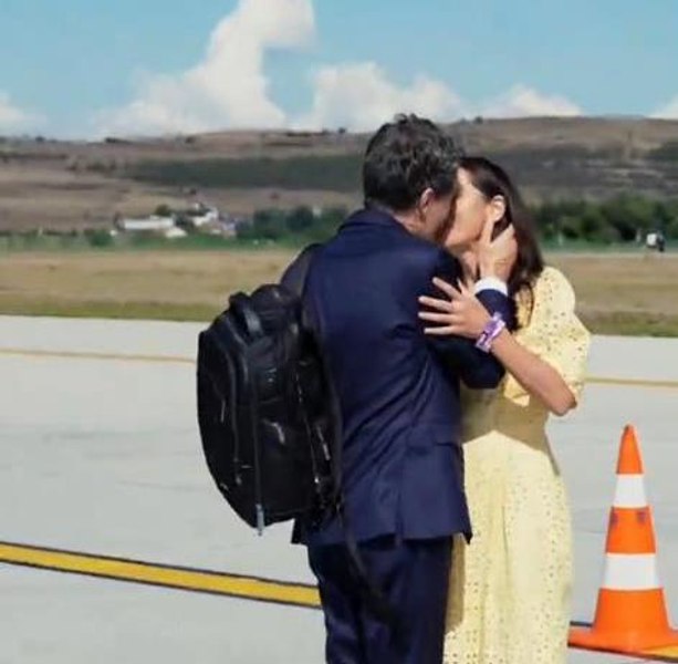 Nicușor Dan și Mirabela Grădinaru, moment intim înaintea zborului spre SUA