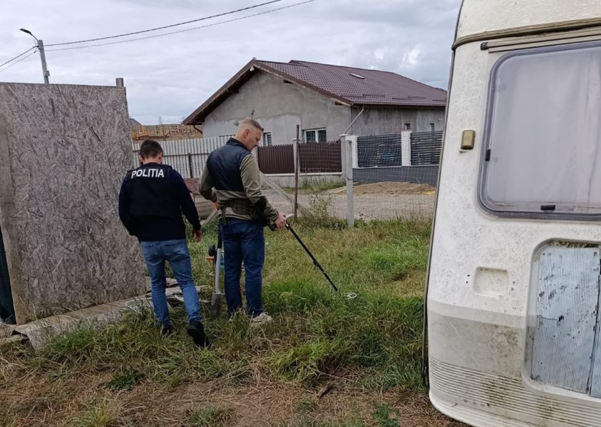 Doi bărbați au fost arestați după furtul unor bijuterii de aproximativ 100.000 de euro. O parte din aur a fost îngropată în curtea unuia dintre suspecți